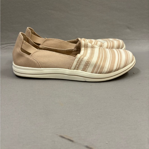 Clark’s women’s flats 5.5 brand new slip on - Picture 2 of 7